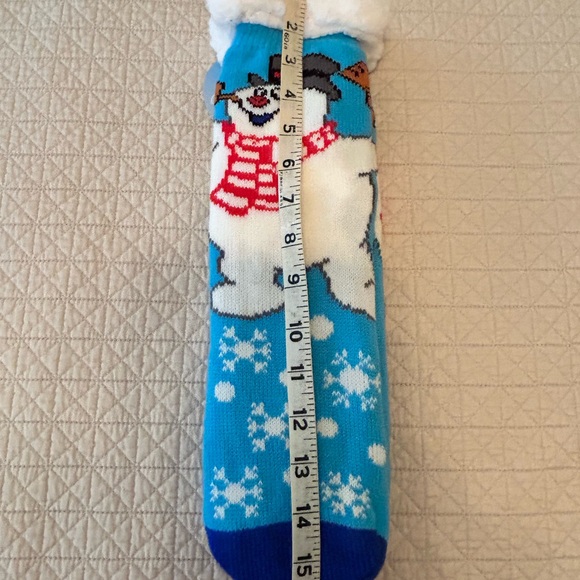 Frosty the Snowman Fluffy Socks NWT - Picture 3 of 6